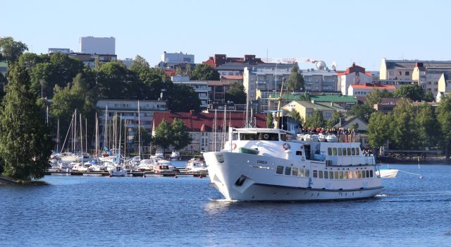 – M/S Carelia on erittäin toimiva ja hyvän kokoinen alus tähän tarkoitukseen. Ei kannata tehdä hytillistä alusta, koska matkailuinfraa ja majoituspaikkoja on vaikka kuinka paljon. Ydinkysymys onkin siinä, miten saamme kehitettyä kaikkia hyödyttävää liiketoimintaa, sanoo Lappeenrannan kaupunginjohtaja Tuomo Sallinen.